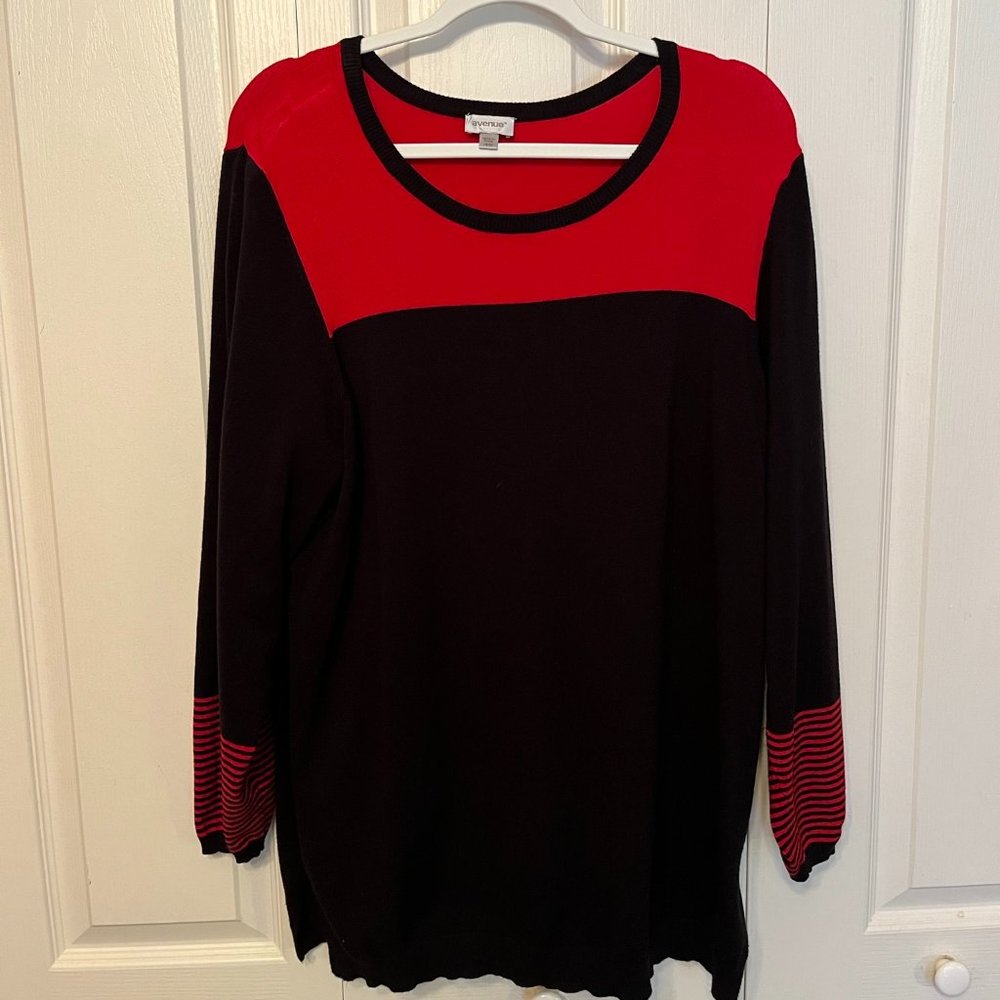 Sweater black red long sleeve
